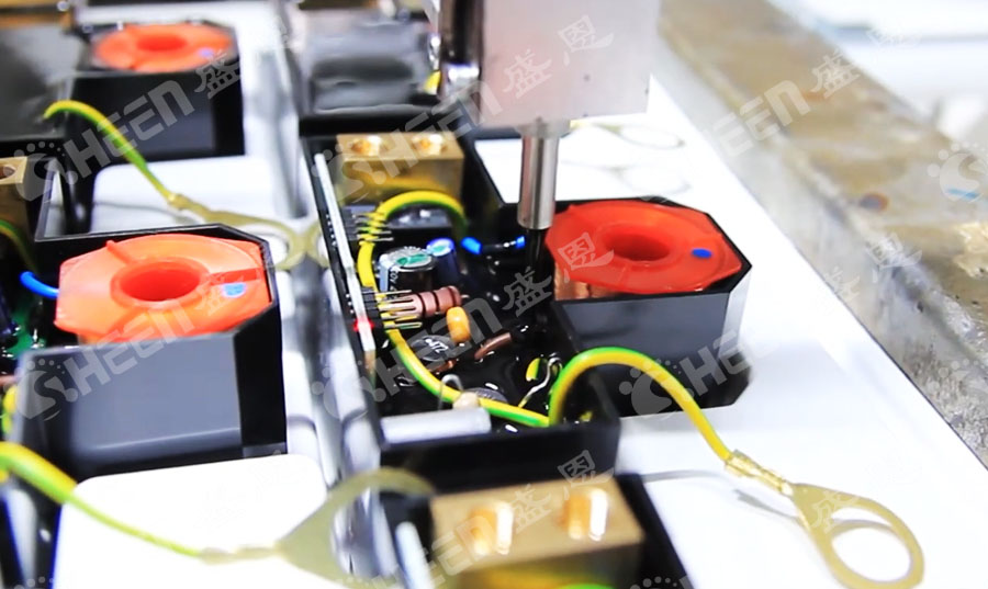 導(dǎo)熱灌封膠.jpg 導(dǎo)熱灌封膠.jpg