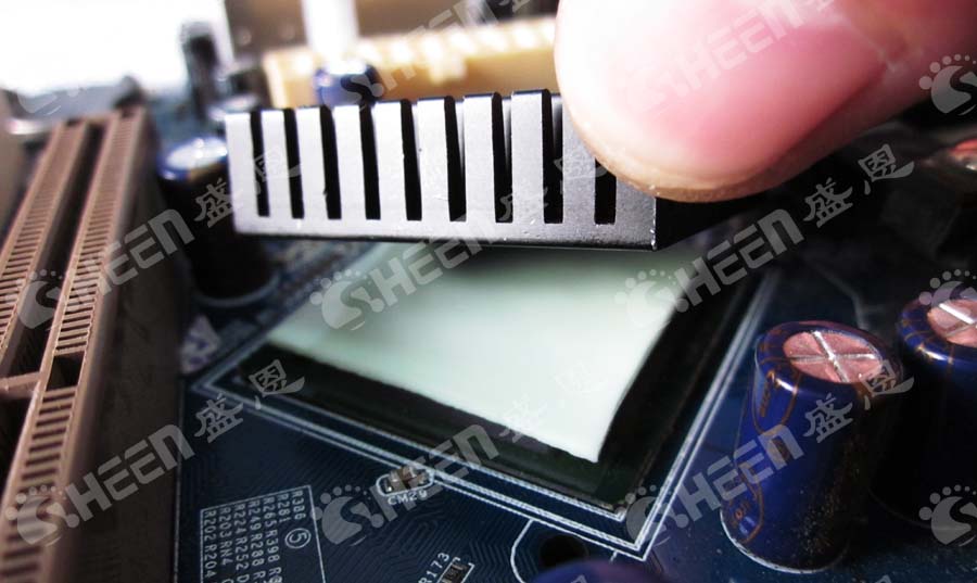 無硅導熱墊片.jpg 無硅導熱墊片.jpg